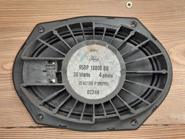 bontott FORD MONDEO II Jobb hátsó Hangszóró