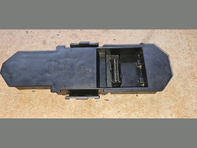 bontott FORD MONDEO II Jobb Hátsó Lámpa Foglalat