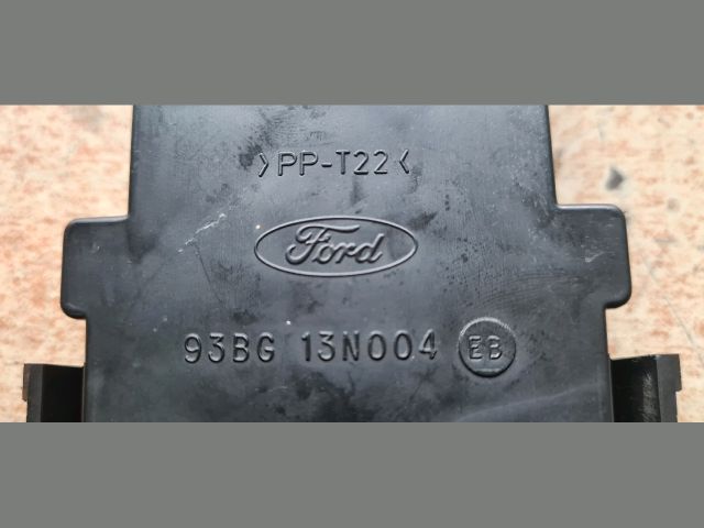 bontott FORD MONDEO II Jobb Hátsó Lámpa Foglalat