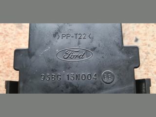 bontott FORD MONDEO II Jobb Hátsó Lámpa Foglalat