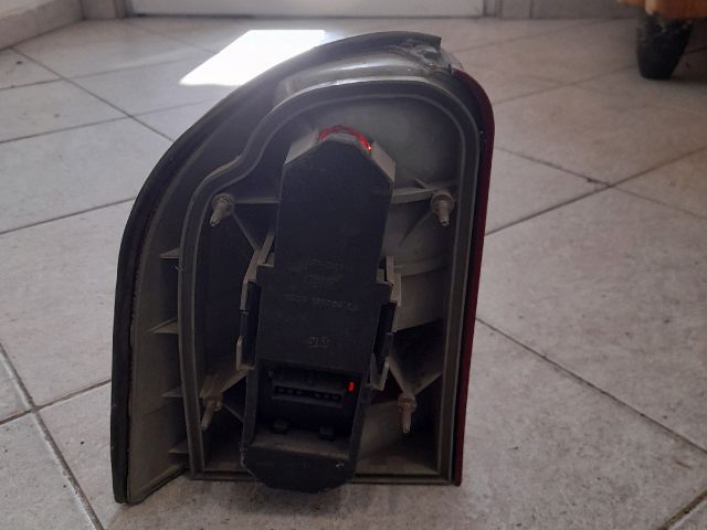 bontott FORD MONDEO II Jobb Külső Hátsó Lámpa