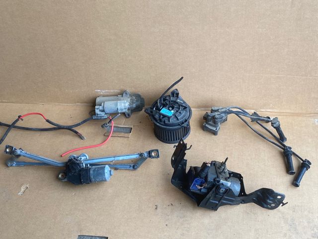 bontott FORD MONDEO III Bal első Féknyereg Munkahengerrel