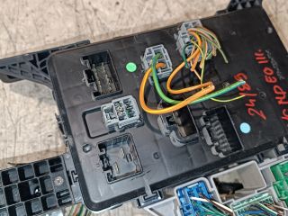 bontott FORD MONDEO III Biztosítéktábla Motortér