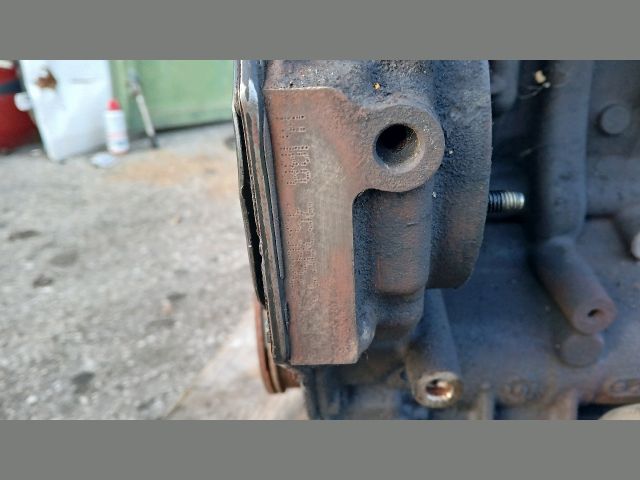 bontott FORD MONDEO III Motor (Fűzött blokk hengerfejjel)