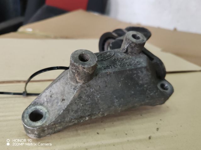 bontott FORD MONDEO III Szíjfeszítő Görgő