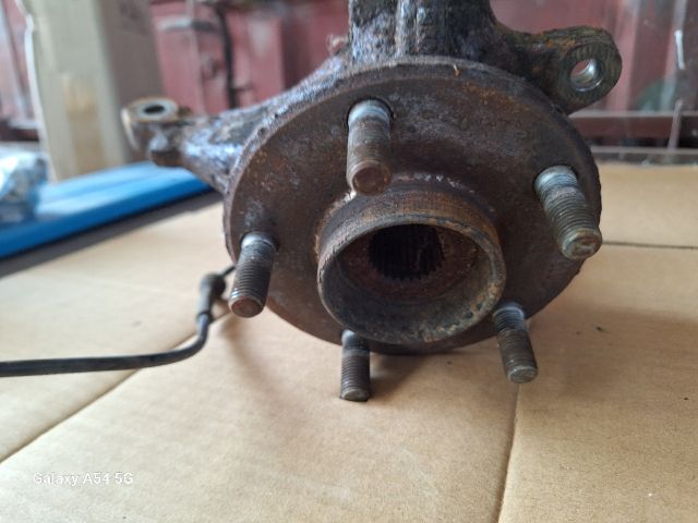 bontott FORD MONDEO III Bal első Csonkállvány Kerékaggyal