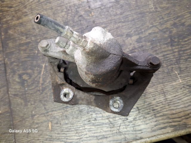 bontott FORD MONDEO III Bal első Féknyereg Munkahengerrel