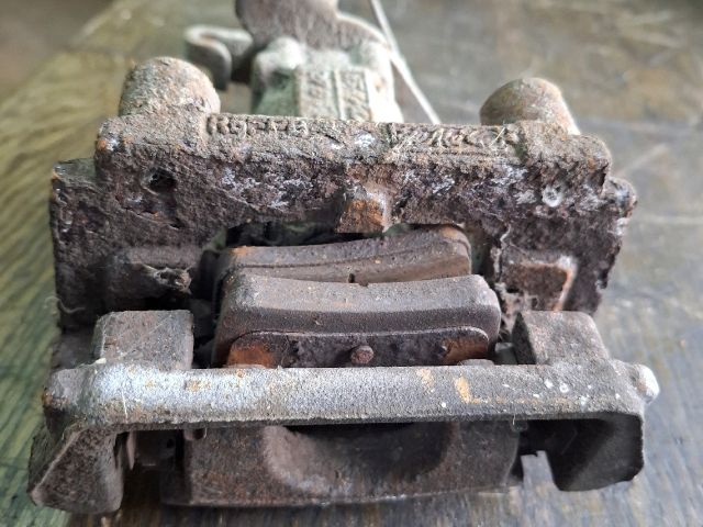 bontott FORD MONDEO III Bal hátsó Féknyereg Munkahengerrel