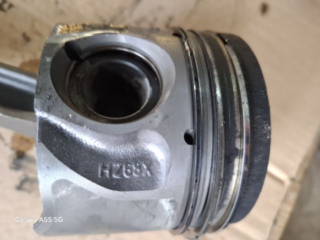 bontott FORD MONDEO III Dugattyú és Hajtókar