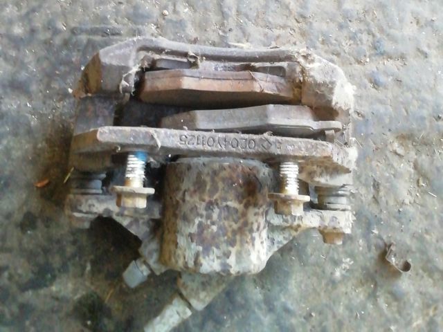 bontott FORD MONDEO III Jobb első Féknyereg Munkahengerrel