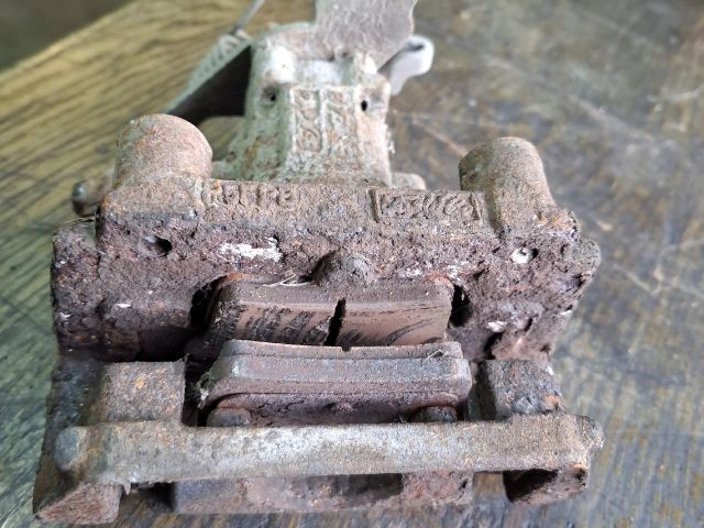 bontott FORD MONDEO III Jobb hátsó Féknyereg Munkahengerrel