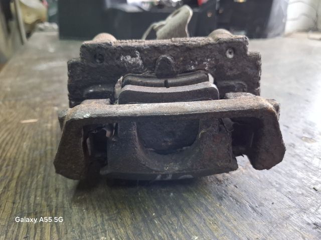 bontott FORD MONDEO III Jobb hátsó Féknyereg Munkahengerrel