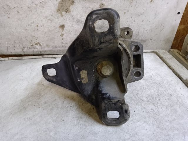 bontott FORD MONDEO III Motor Tartó Bak Jobb