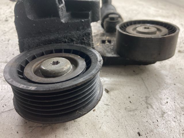 bontott FORD MONDEO III Szíjfeszítő Görgő