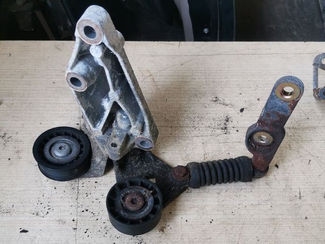 bontott FORD MONDEO III Szíjfeszítő Görgő