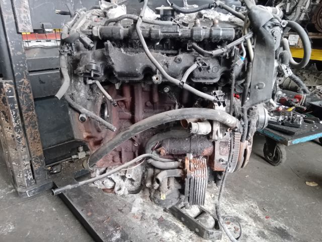 bontott FORD MONDEO III Motor (Fűzött blokk hengerfejjel)