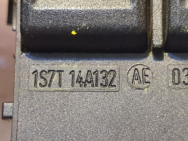 bontott FORD MONDEO III Ablakemelő Kapcsoló Négyes / Kettes