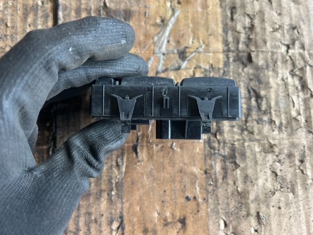 bontott FORD MONDEO III Ablakemelő Kapcsoló Négyes / Kettes