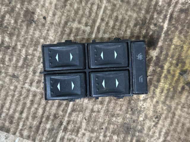 bontott FORD MONDEO III Ablakemelő Kapcsoló Négyes / Kettes