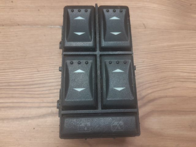 bontott FORD MONDEO III Ablakemelő Kapcsoló Négyes / Kettes