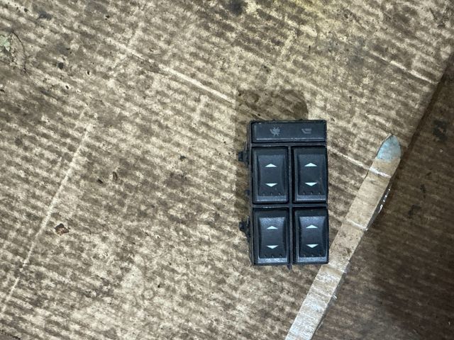 bontott FORD MONDEO III Ablakemelő Kapcsoló Négyes / Kettes