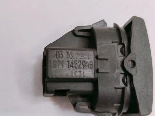 bontott FORD MONDEO III Ablakemelő Kapcsoló Négyes / Kettes