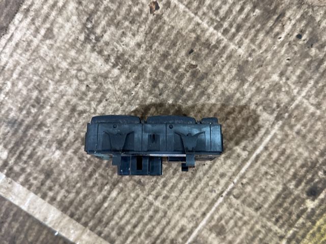 bontott FORD MONDEO III Ablakemelő Kapcsoló Négyes / Kettes