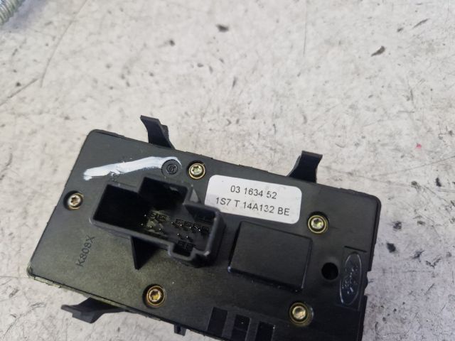 bontott FORD MONDEO III Ablakemelő Kapcsoló Négyes / Kettes