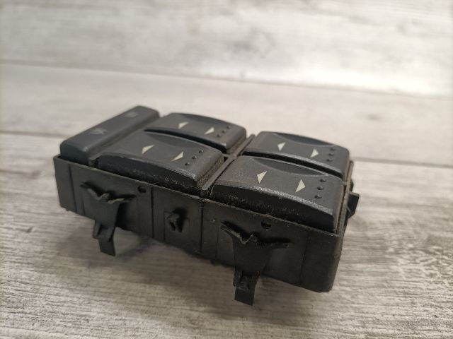 bontott FORD MONDEO III Ablakemelő Kapcsoló Négyes / Kettes