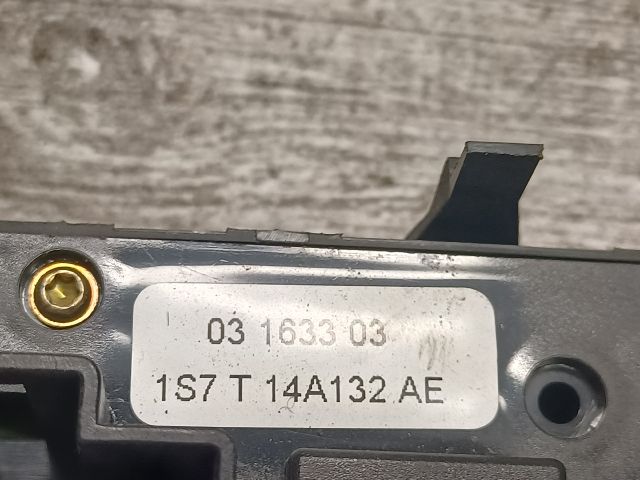 bontott FORD MONDEO III Ablakemelő Kapcsoló Négyes / Kettes