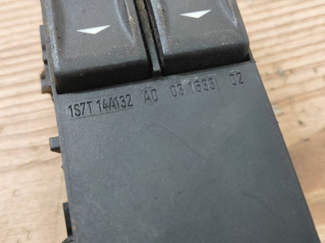 bontott FORD MONDEO III Ablakemelő Kapcsoló Négyes / Kettes