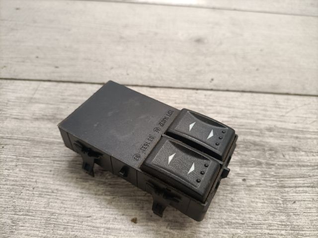 bontott FORD MONDEO III Ablakemelő Kapcsoló Négyes / Kettes