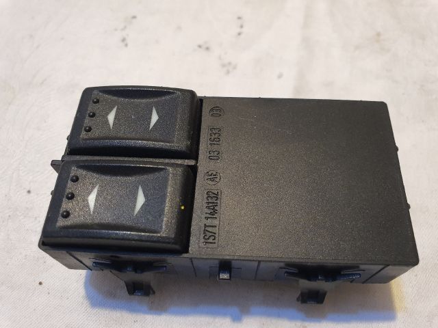 bontott FORD MONDEO III Ablakemelő Kapcsoló Négyes / Kettes