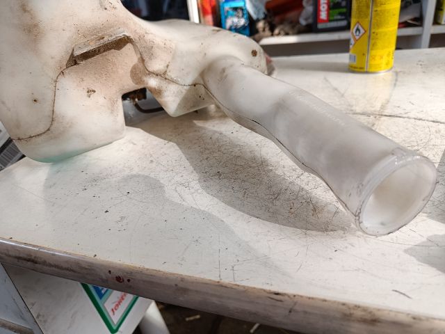 bontott FORD MONDEO III Ablakmosó Tartály