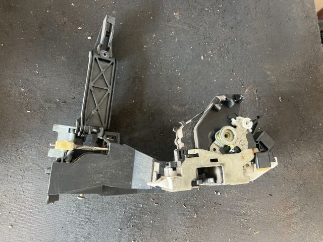 bontott FORD MONDEO III Bal első Ajtózár