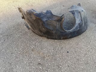 bontott FORD MONDEO III Bal első Dobbetét (Kerékjárati, Műanyag)