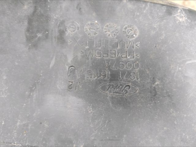 bontott FORD MONDEO III Bal első Dobbetét (Kerékjárati, Műanyag)