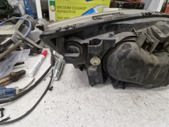 bontott FORD MONDEO III Bal Fényszóró