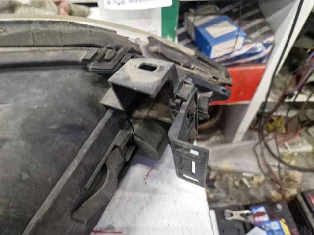 bontott FORD MONDEO III Bal Fényszóró