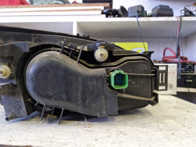 bontott FORD MONDEO III Bal Fényszóró