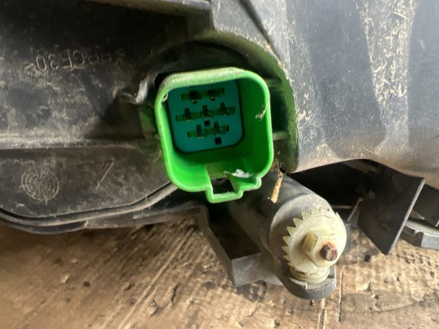 bontott FORD MONDEO III Bal Fényszóró