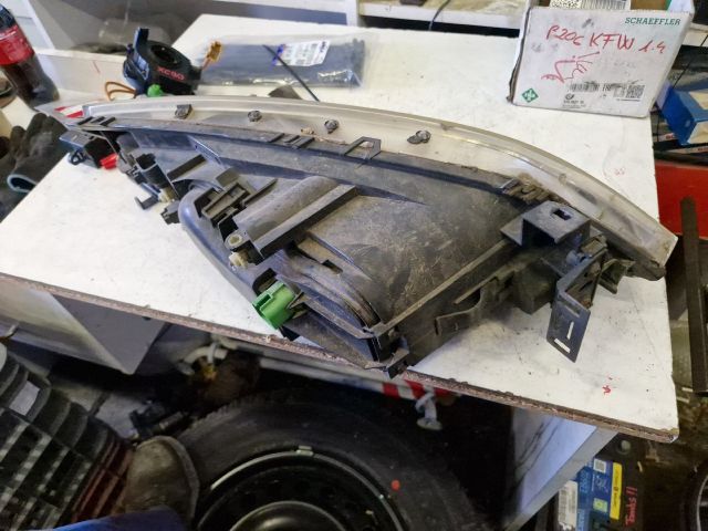 bontott FORD MONDEO III Bal Fényszóró