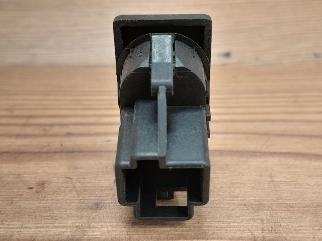 bontott FORD MONDEO III Bal hátsó Ablakemelő Kapcsoló