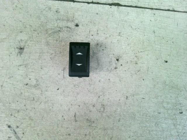 bontott FORD MONDEO III Bal hátsó Ablakemelő Kapcsoló