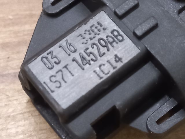 bontott FORD MONDEO III Bal hátsó Ablakemelő Kapcsoló