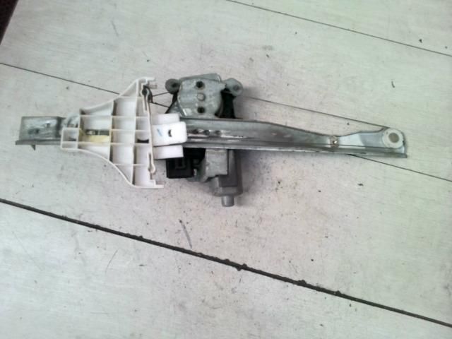 bontott FORD MONDEO III Bal hátsó Ablakemelő Szerkezet (Elektromos)