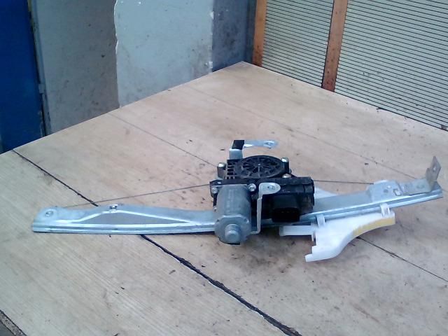 bontott FORD MONDEO III Bal hátsó Ablakemelő Szerkezet (Elektromos)