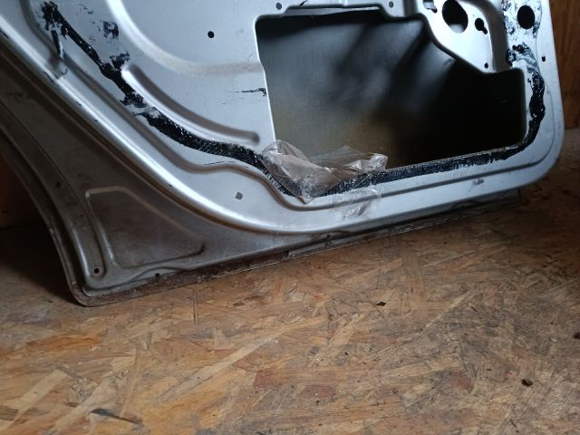 bontott FORD MONDEO III Bal hátsó Ajtó (Üres lemez)