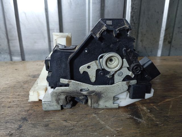 bontott FORD MONDEO III Bal hátsó Ajtózár