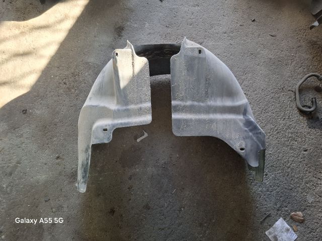 bontott FORD MONDEO III Bal hátsó Dobbetét (Kerékjárati, Műanyag)